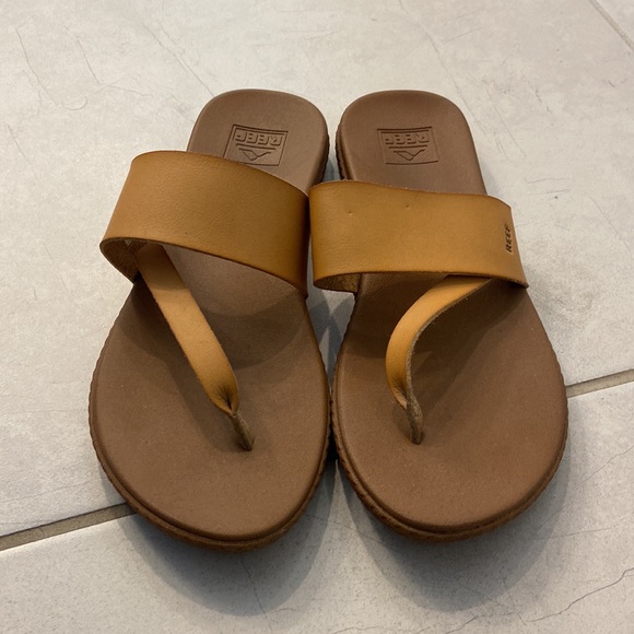 Reef Sandals - size 9 - Picture 2 of 4